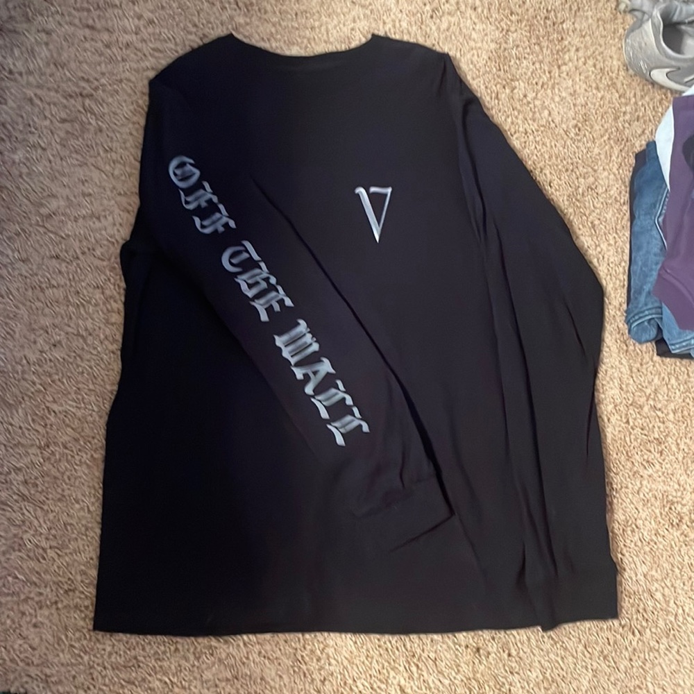 Long sleeve black vans T-shirt